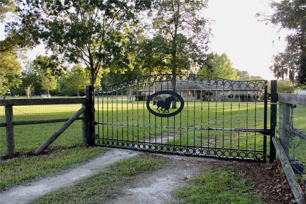 Photo of 17650 NW 71st Avenue, Trenton, FL 32693 (MLS # OM729053)