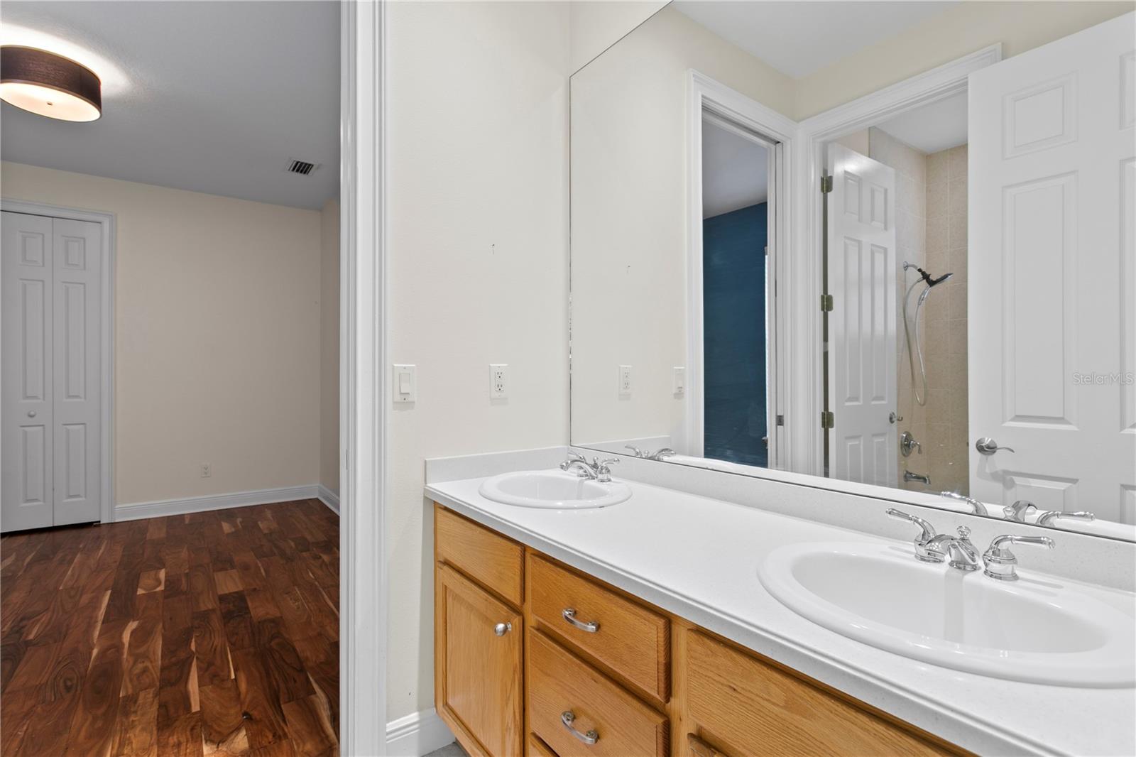 PASADENA GREENS - Residential