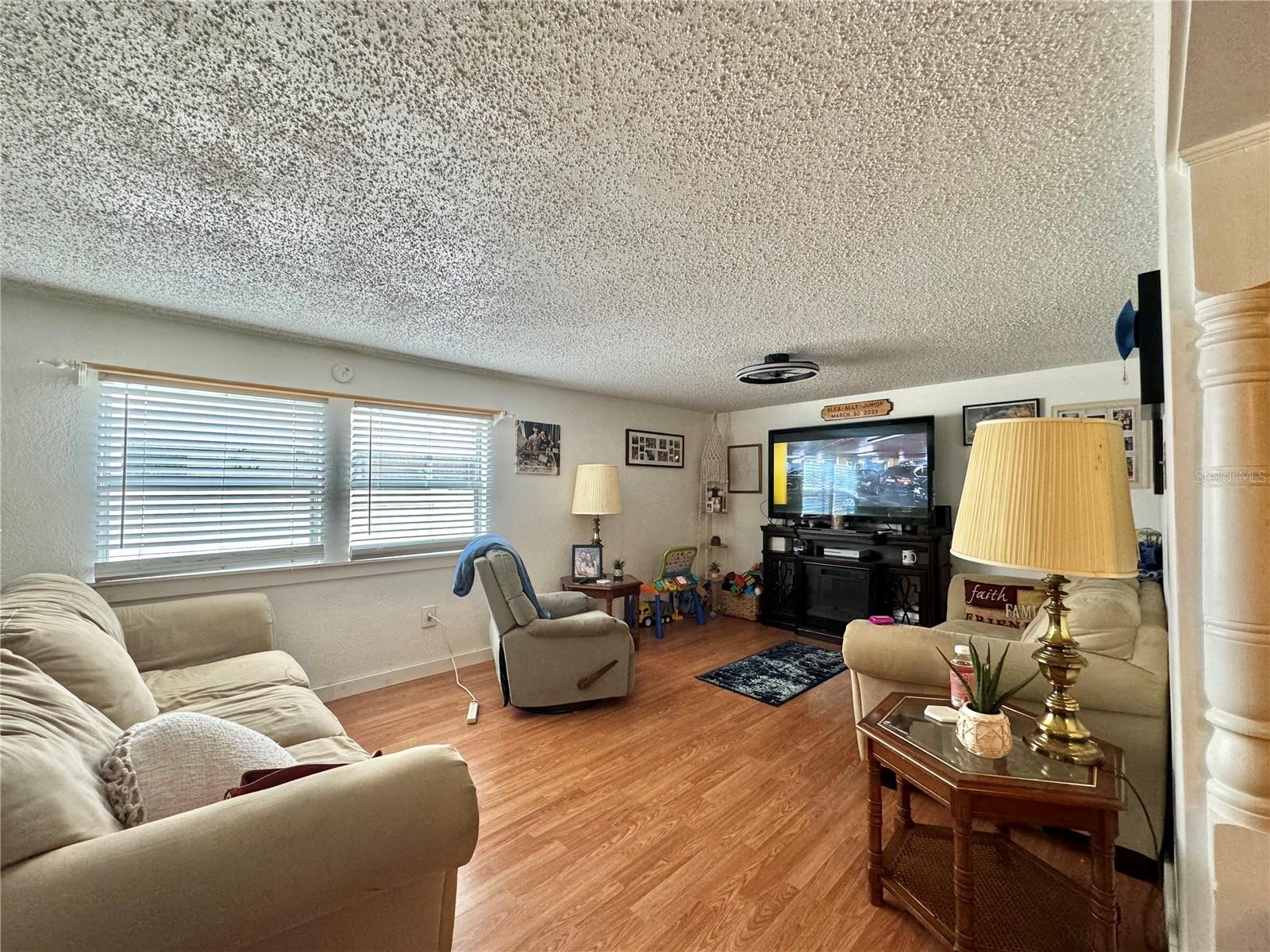 Photo 5 of 43 of 4100 BUENA VISTA LANE mobile home