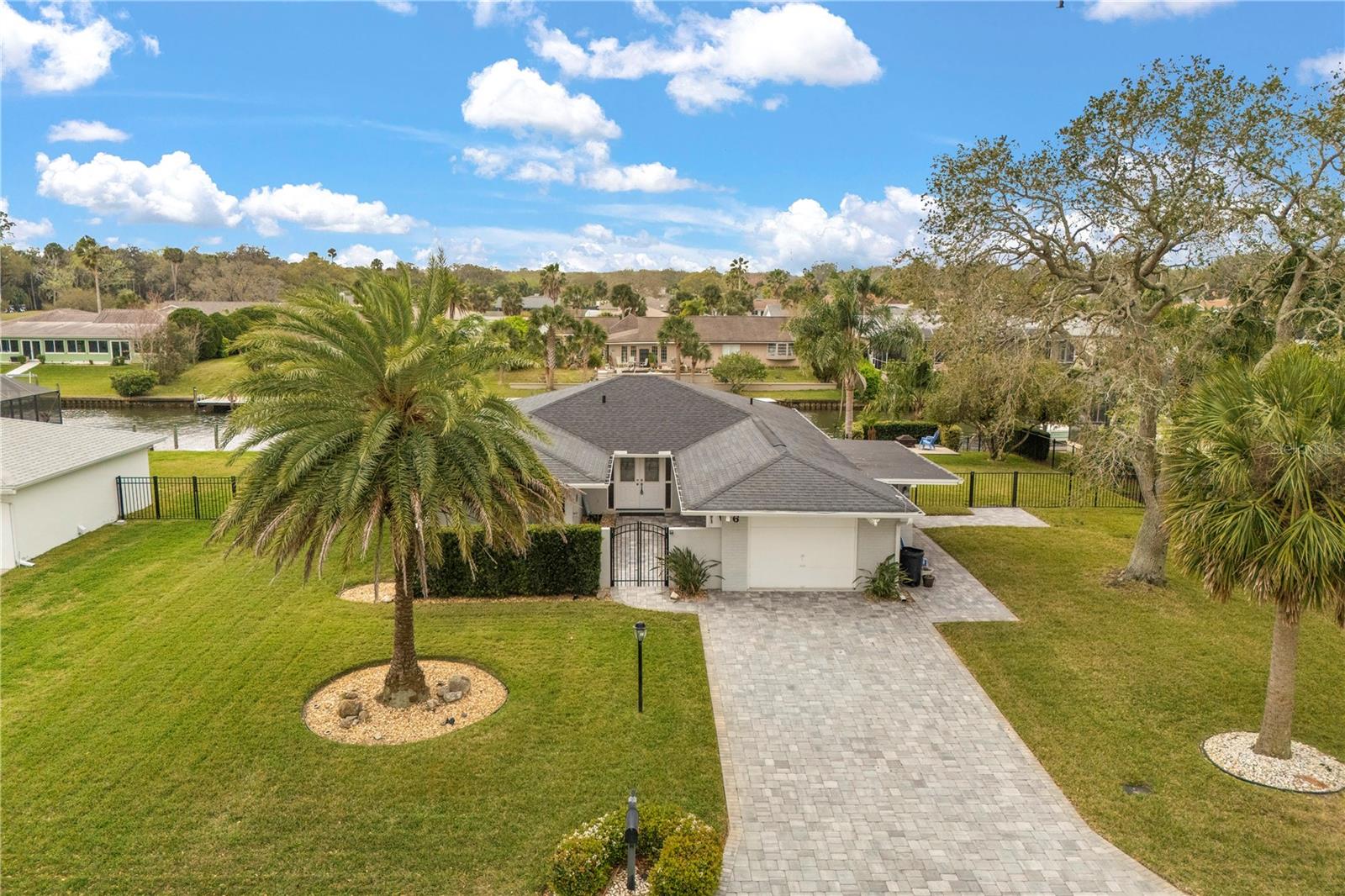 6 CARDWELL COURT