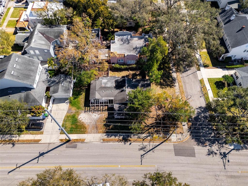 Photo of 2627 W Watrous Avenue, Tampa, FL 33629 (MLS # TB8481847)