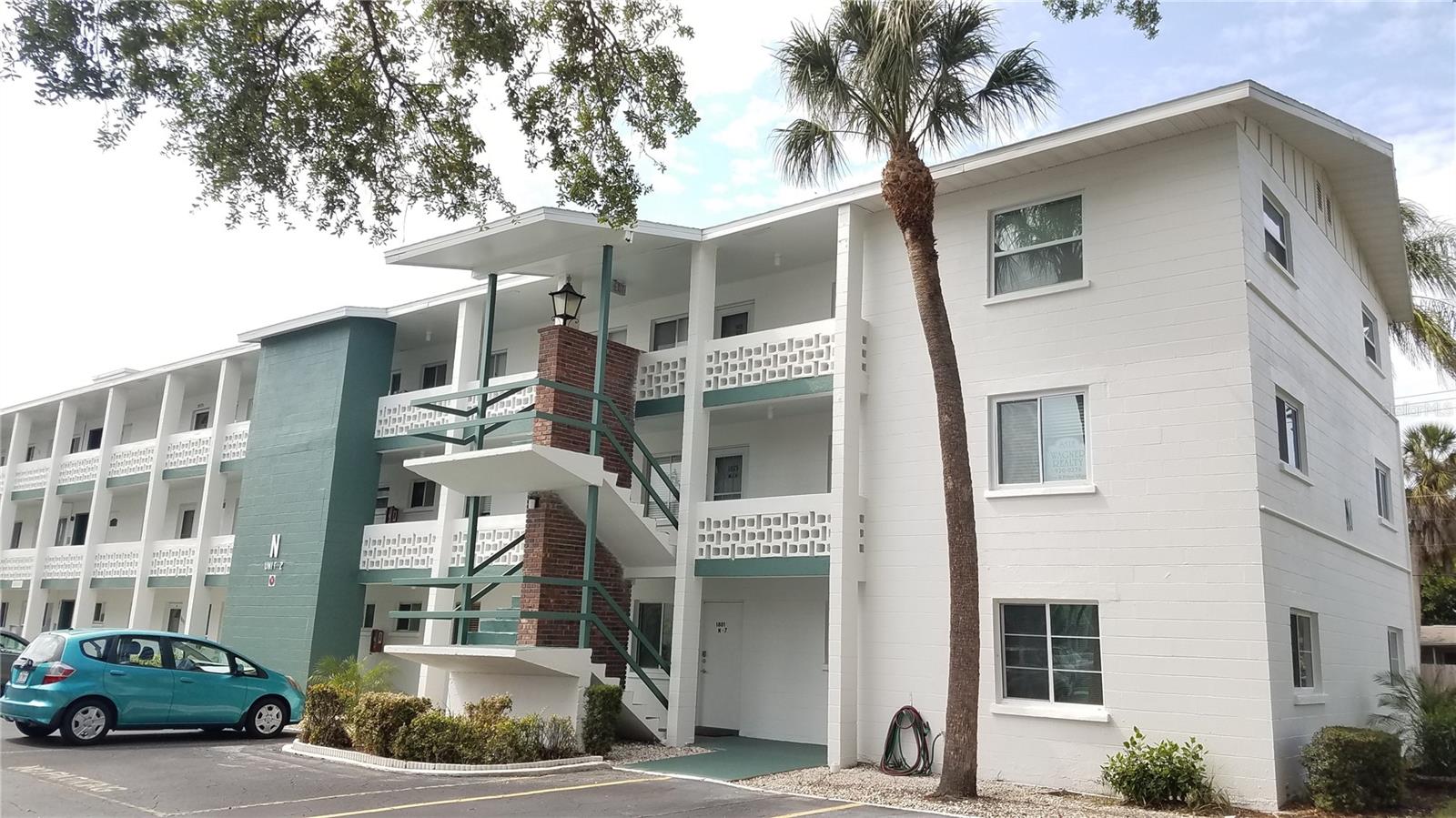 Nice 2 bedroom 2 bath first floor end unit condo at Second Bayshore , a 55+ community. Eat-in kitchen, newer tinted windows, plank floors in the living and dining room areas. The lanai is glassed enclosed and has a very private setting, parking right out the front door. The community
has a heated pool and an active community center with shuffleboard courts. Walk to shopping, restaurants and a new Publix. Close to the beaches of Anna Maris Island. Nonsmoking and no pets allowed. Available Oct. 1 2025