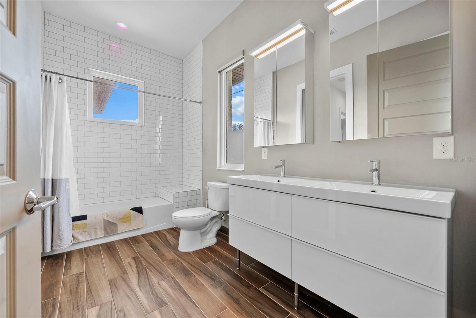 RIDGEWOOD - Residential