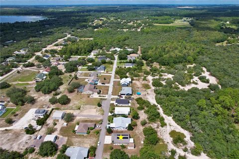 A home in LAKE WALES