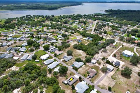 A home in LAKE WALES