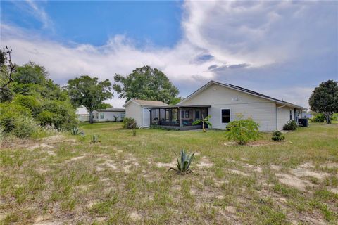 A home in LAKE WALES