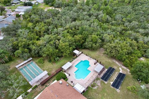 A home in LAKE WALES