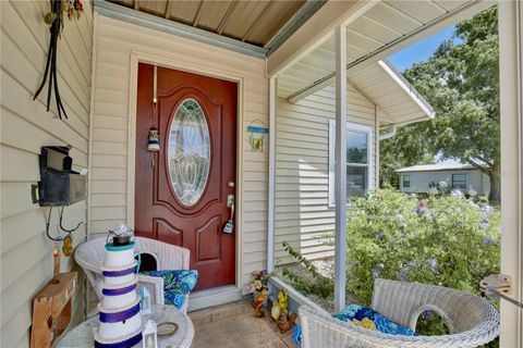 A home in LAKE WALES