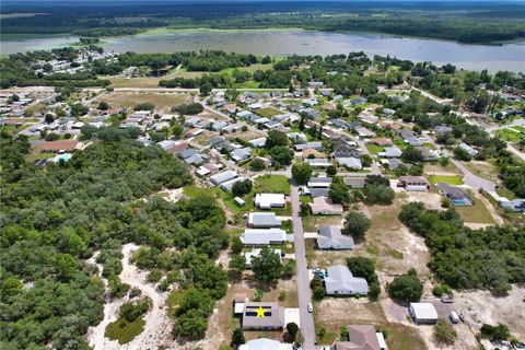 A home in LAKE WALES