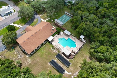 A home in LAKE WALES