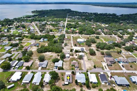 A home in LAKE WALES