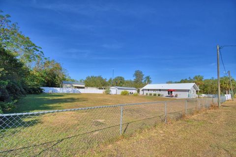 A home in LAKE WALES