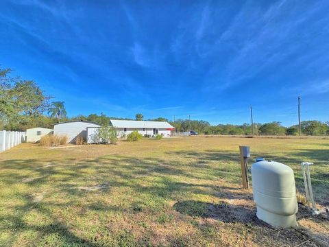 A home in LAKE WALES