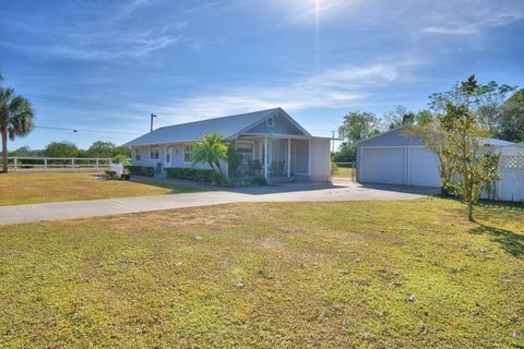 A home in LAKE WALES