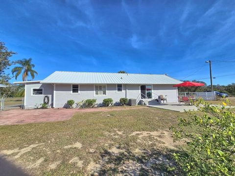 A home in LAKE WALES