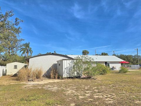 A home in LAKE WALES