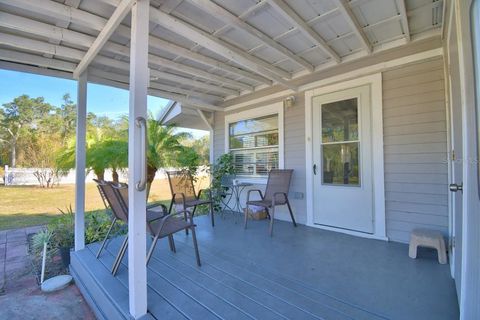 A home in LAKE WALES