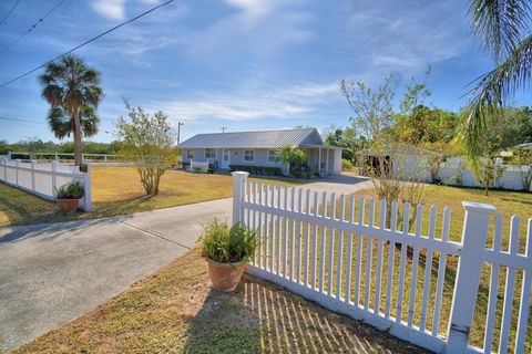 A home in LAKE WALES