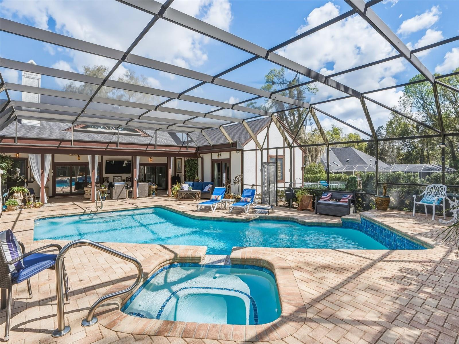 LAUREL RUN - Residential