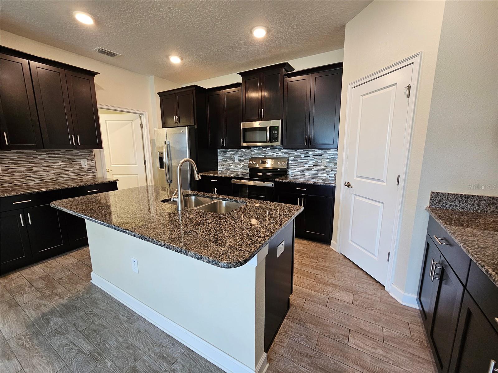 STOREY LAKE - Residential Lease