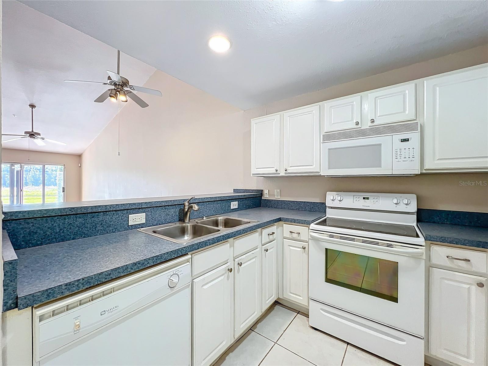 GOLFSIDE VILLAS - Residential