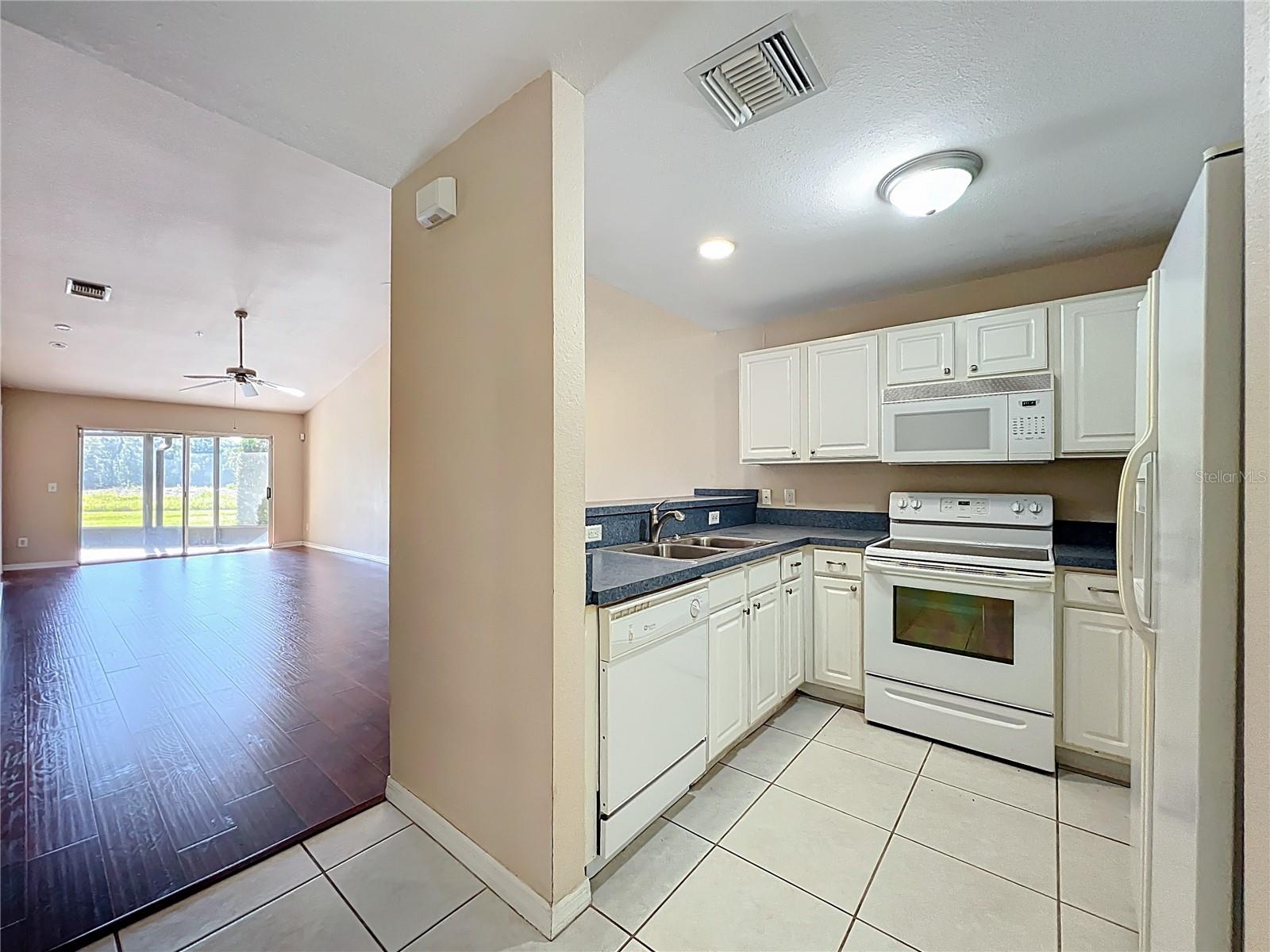 GOLFSIDE VILLAS - Residential