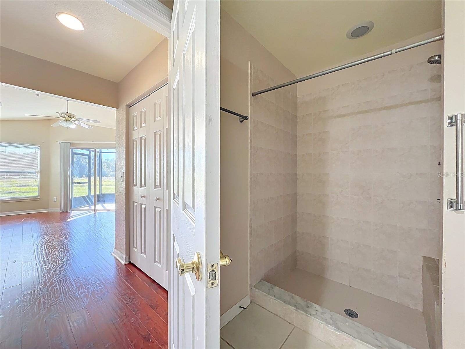 GOLFSIDE VILLAS - Residential