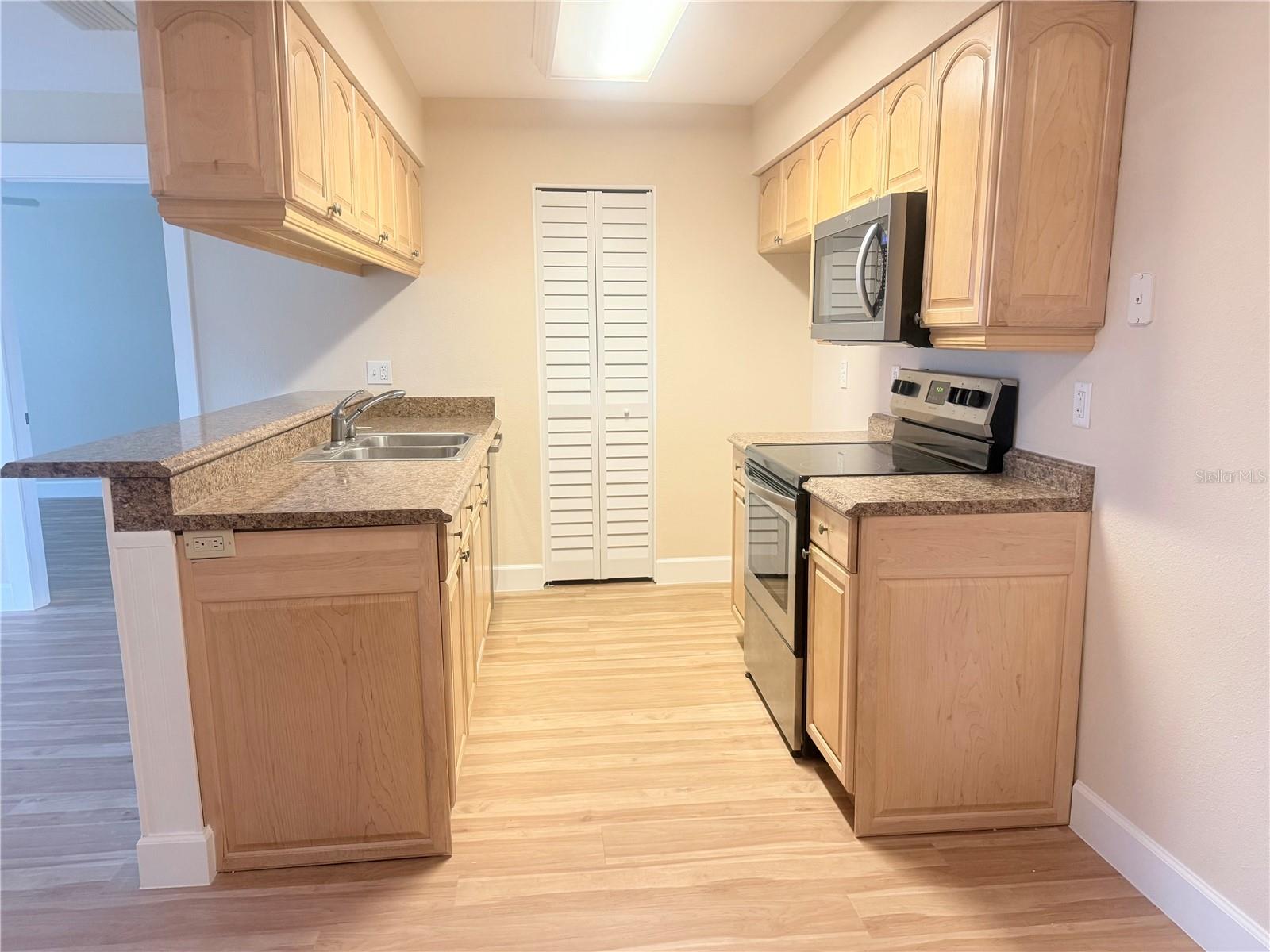 COUNTRY VILLAGE - Residential