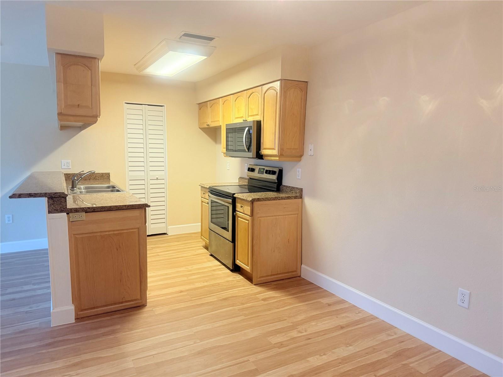 COUNTRY VILLAGE - Residential