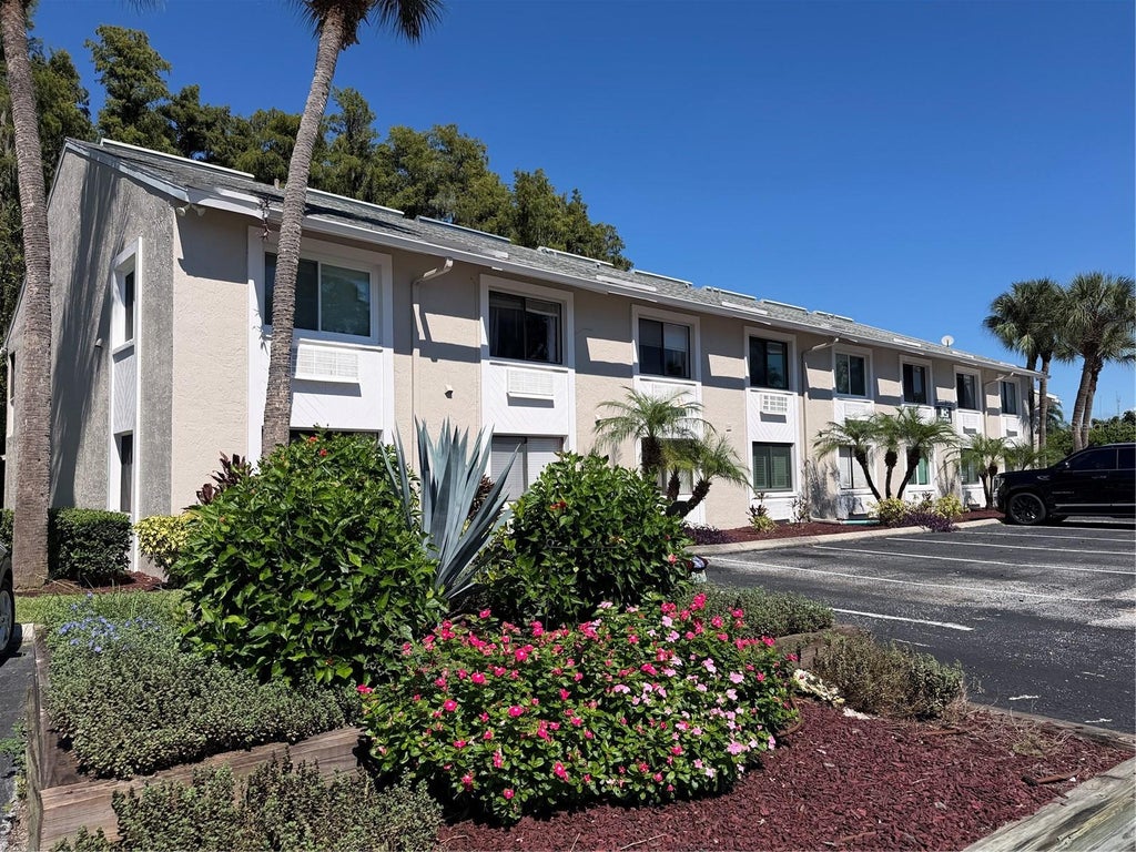 Photo of 20893 Haulover Cove #5, Lutz, FL 33558 (MLS # W7890314)