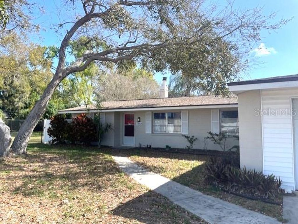 Photo of 7464 Cass Circle, Sarasota, FL 34231 (MLS # A4687337)