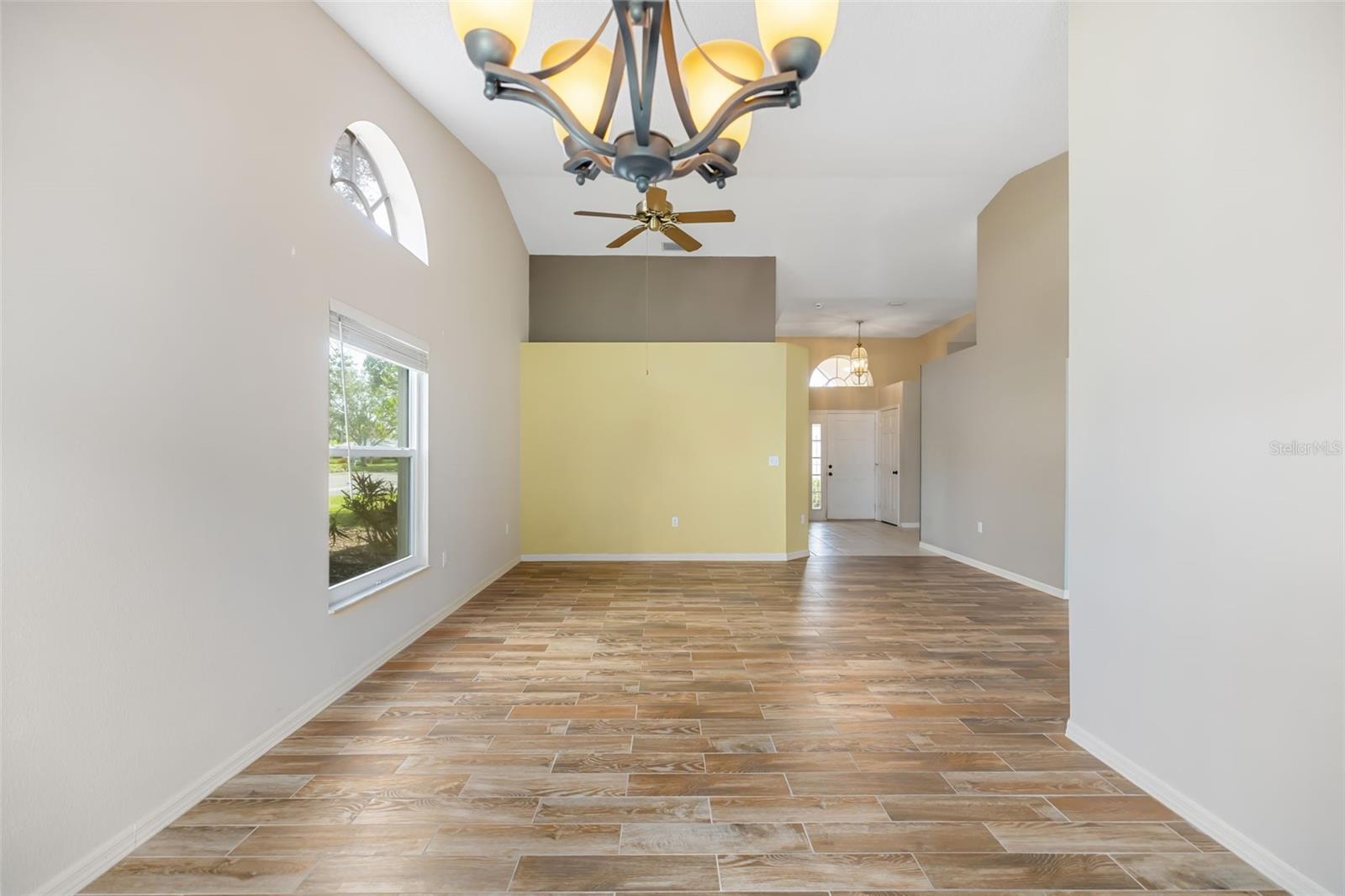 9523 KNIGHTSBRIDGE CIRCLE