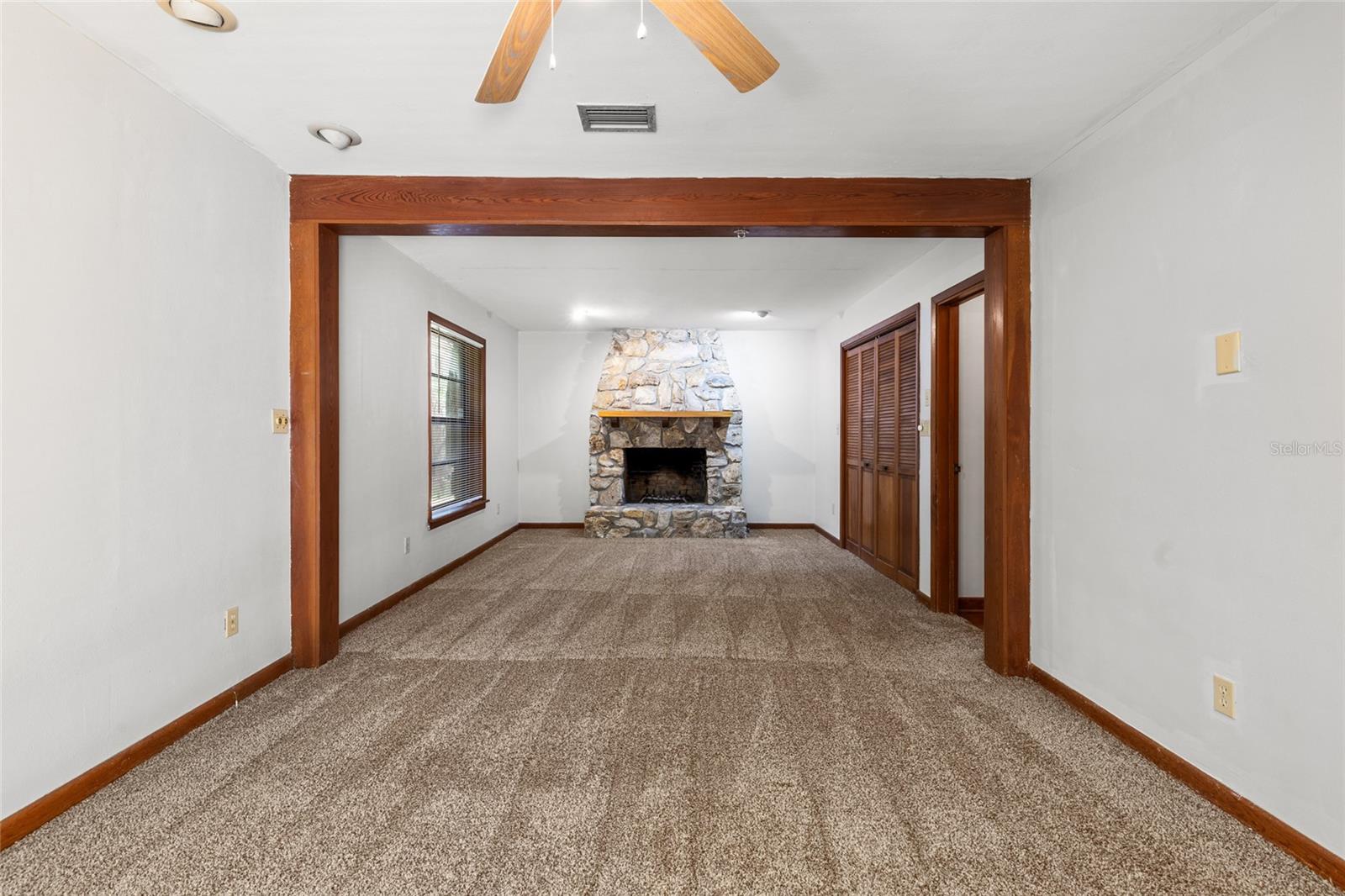 WOODLAND HILLS - Residential