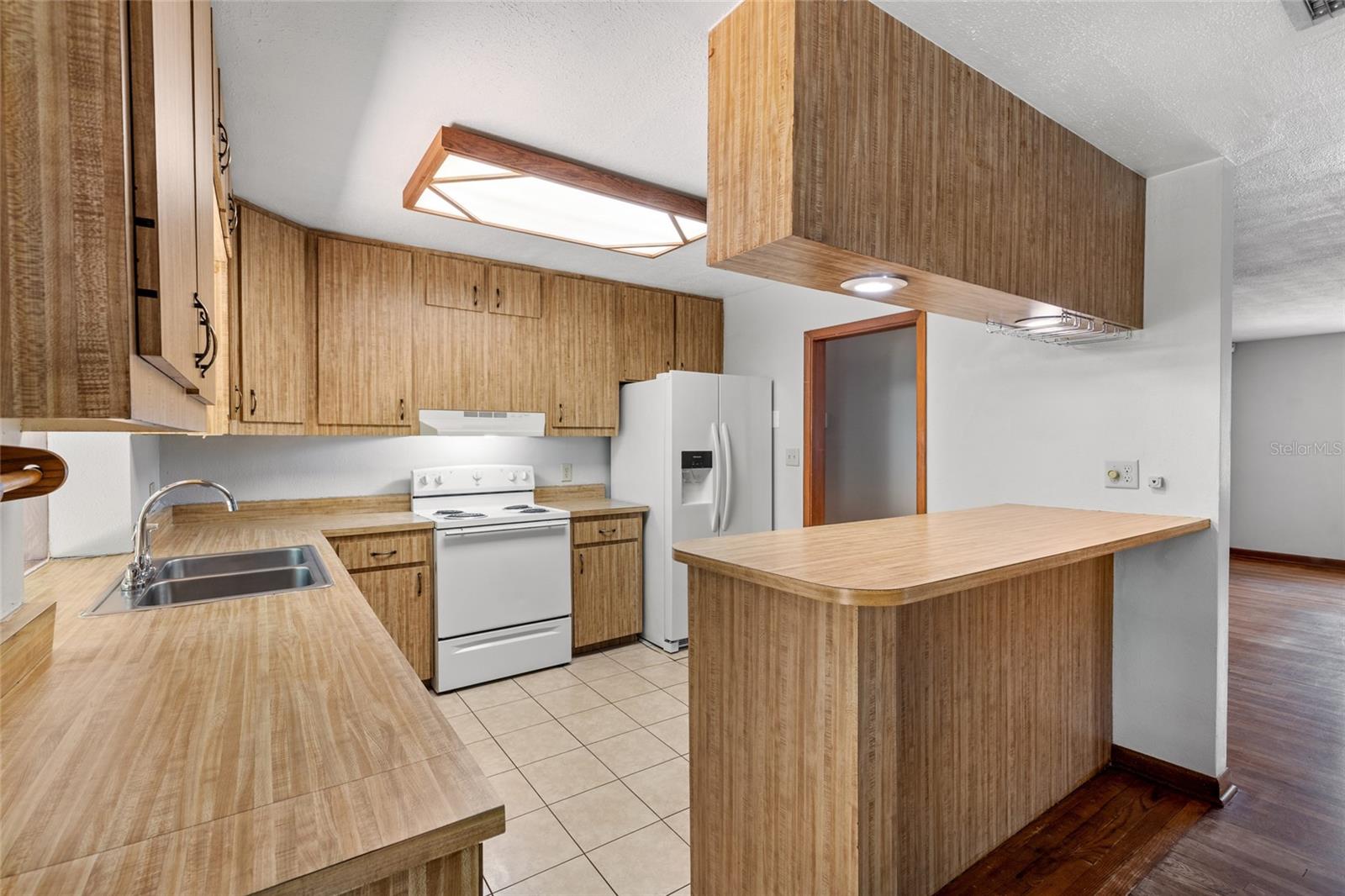 WOODLAND HILLS - Residential