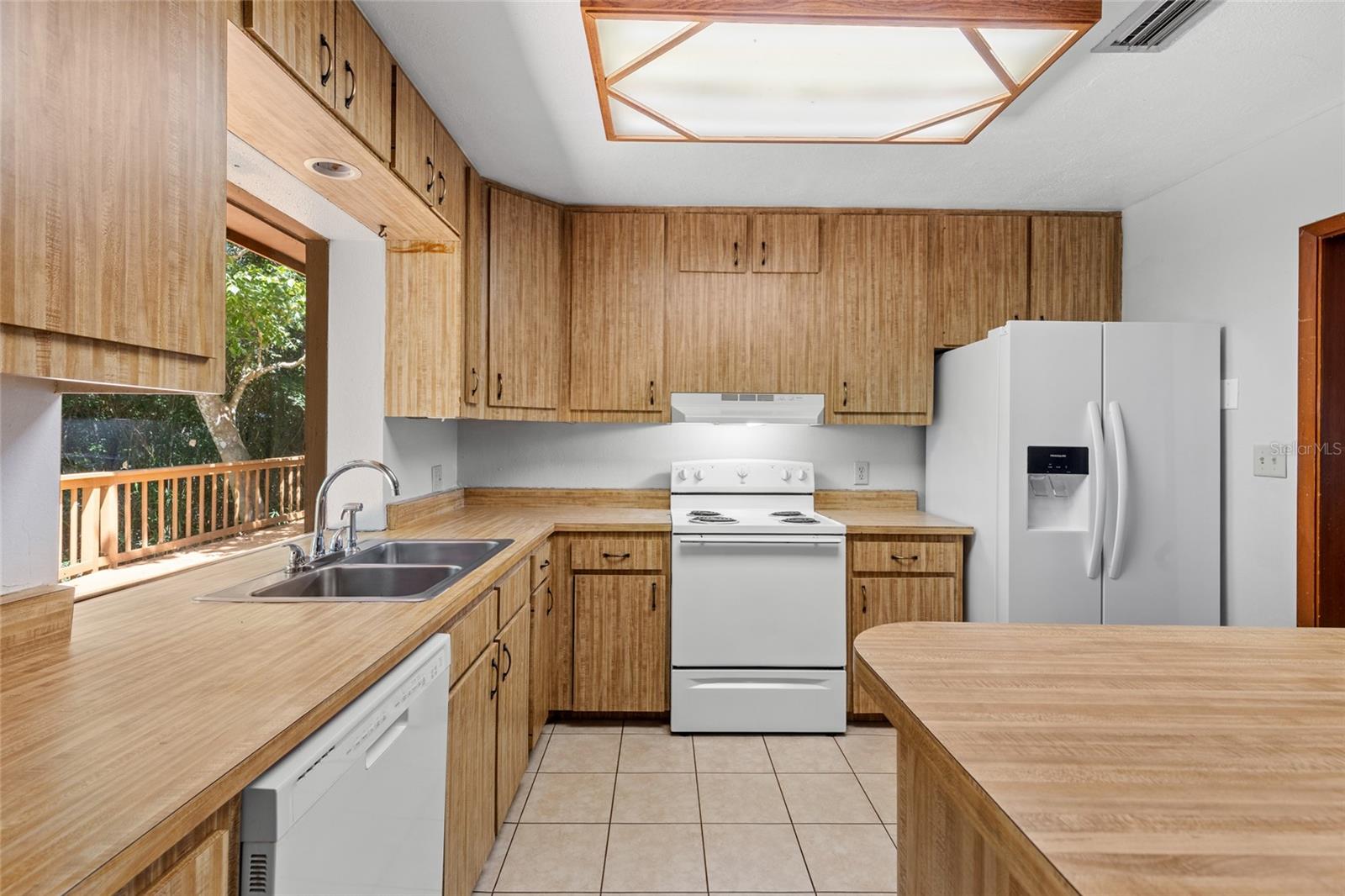 WOODLAND HILLS - Residential