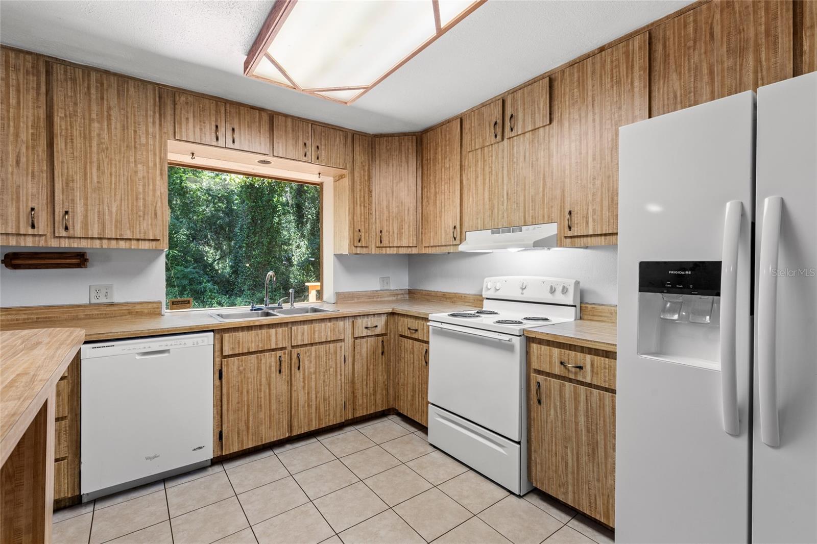 WOODLAND HILLS - Residential