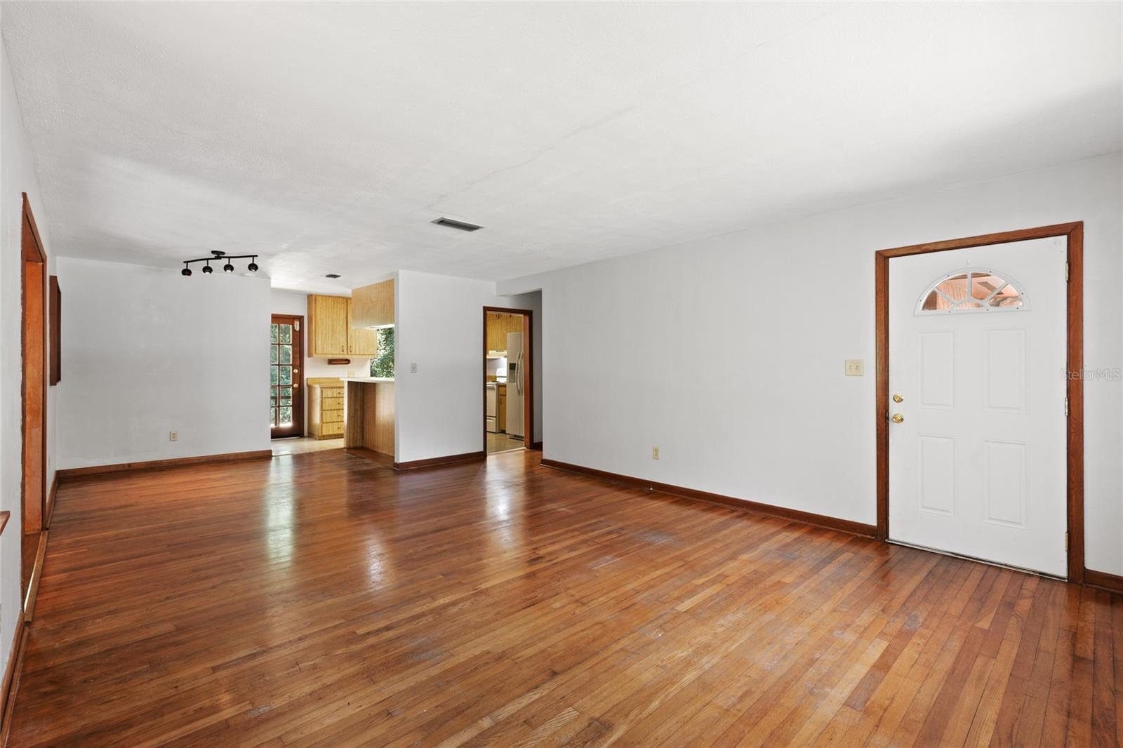 WOODLAND HILLS - Residential