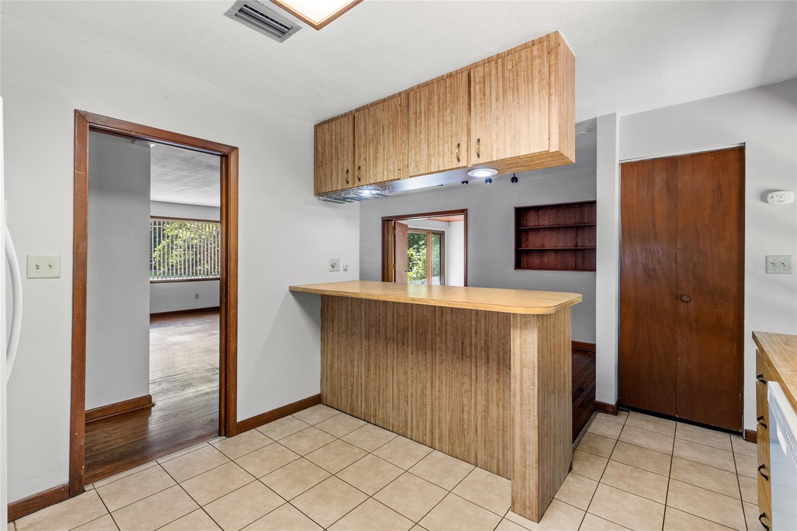 WOODLAND HILLS - Residential