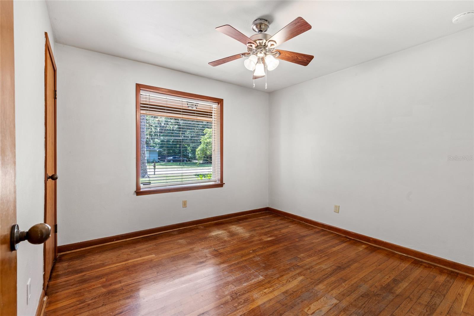 WOODLAND HILLS - Residential