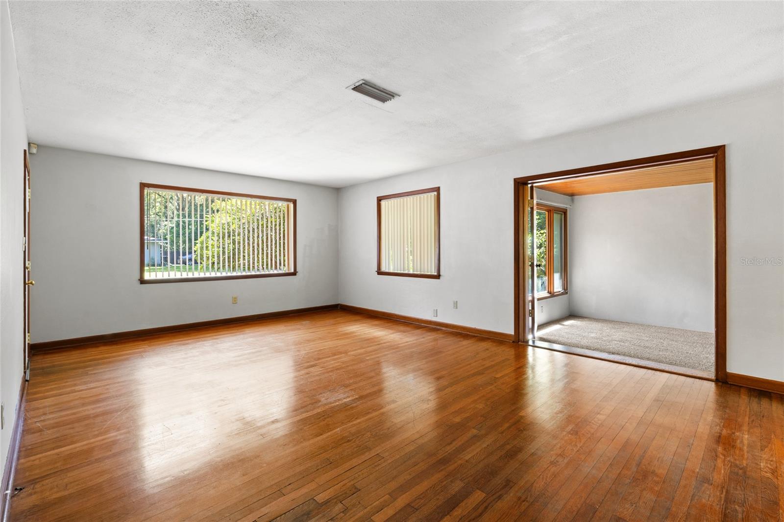 WOODLAND HILLS - Residential