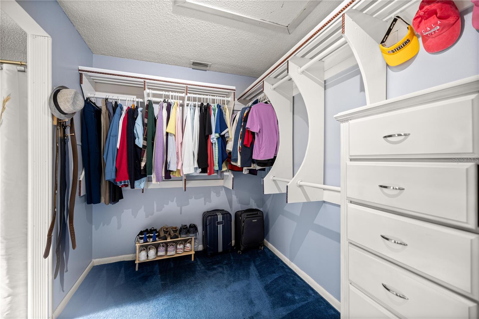 CIRCLE SQUARE WOODS - Residential