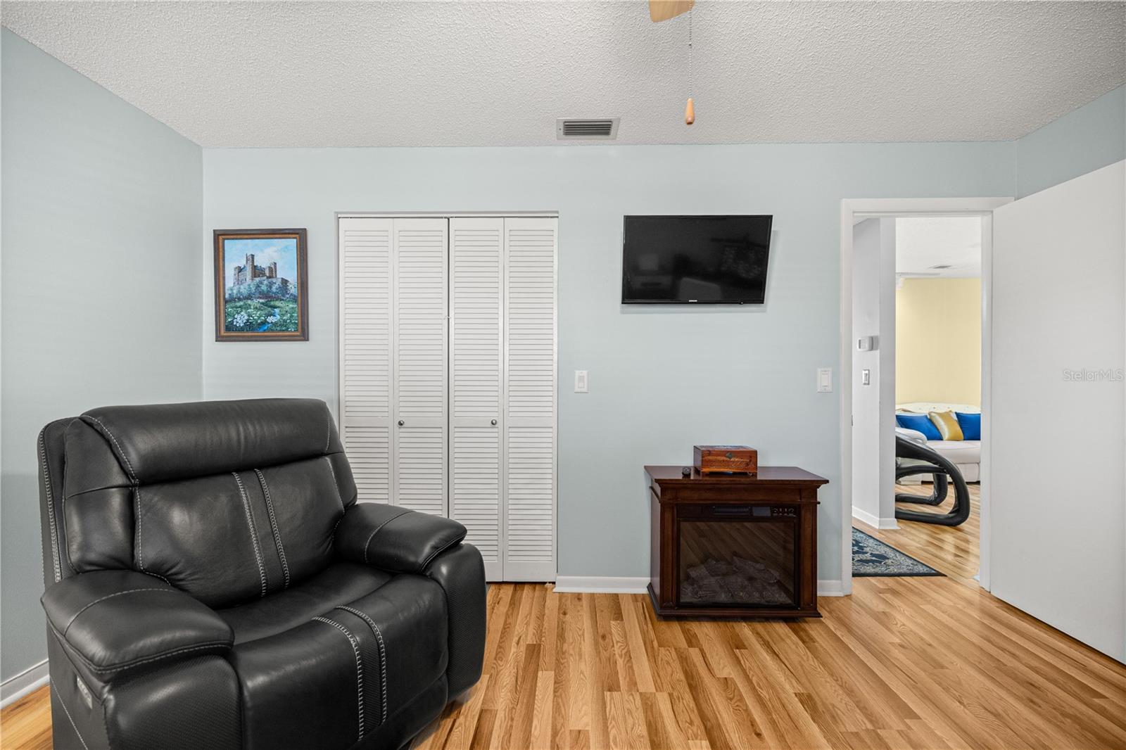 CIRCLE SQUARE WOODS - Residential