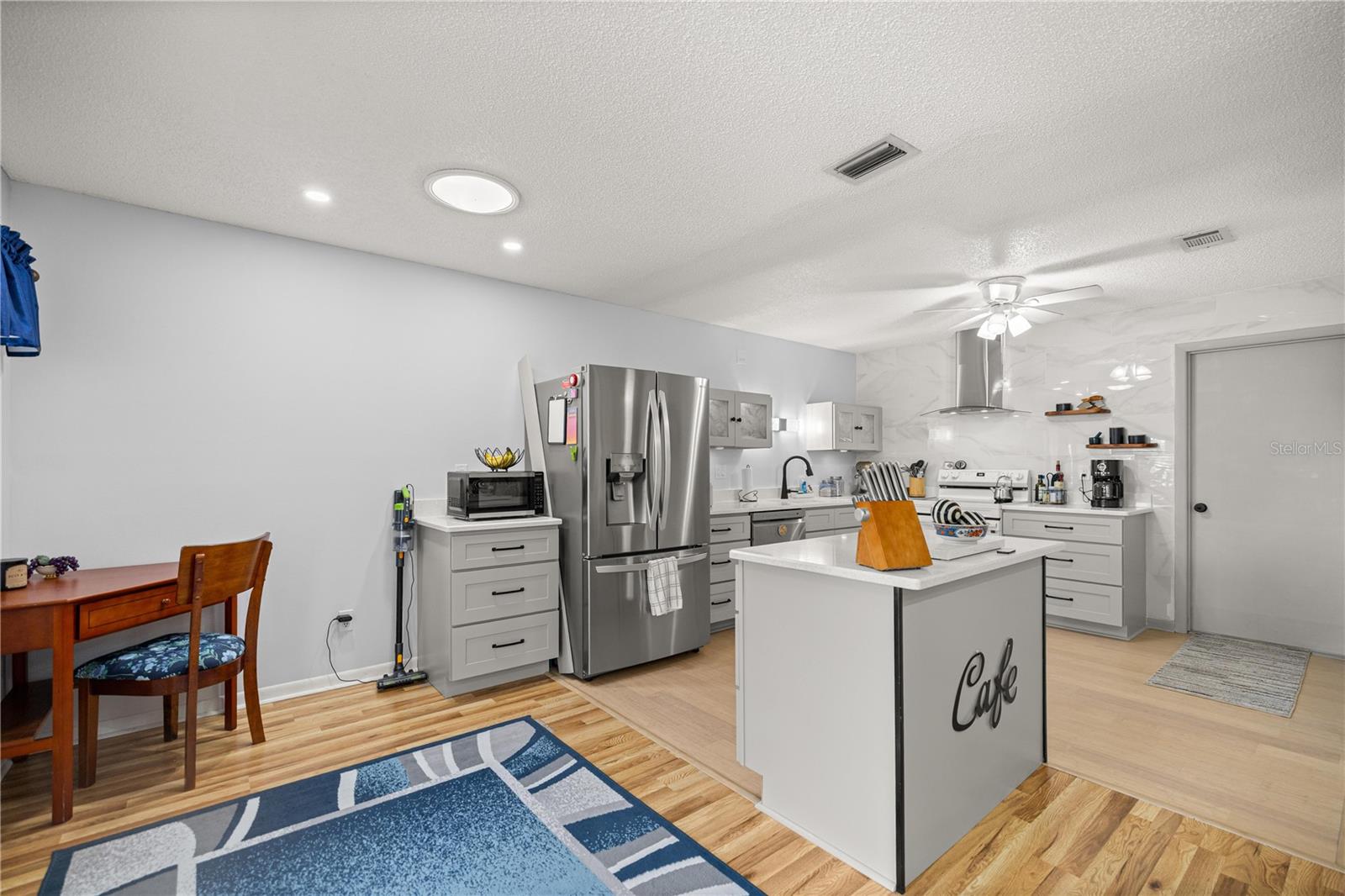 CIRCLE SQUARE WOODS - Residential