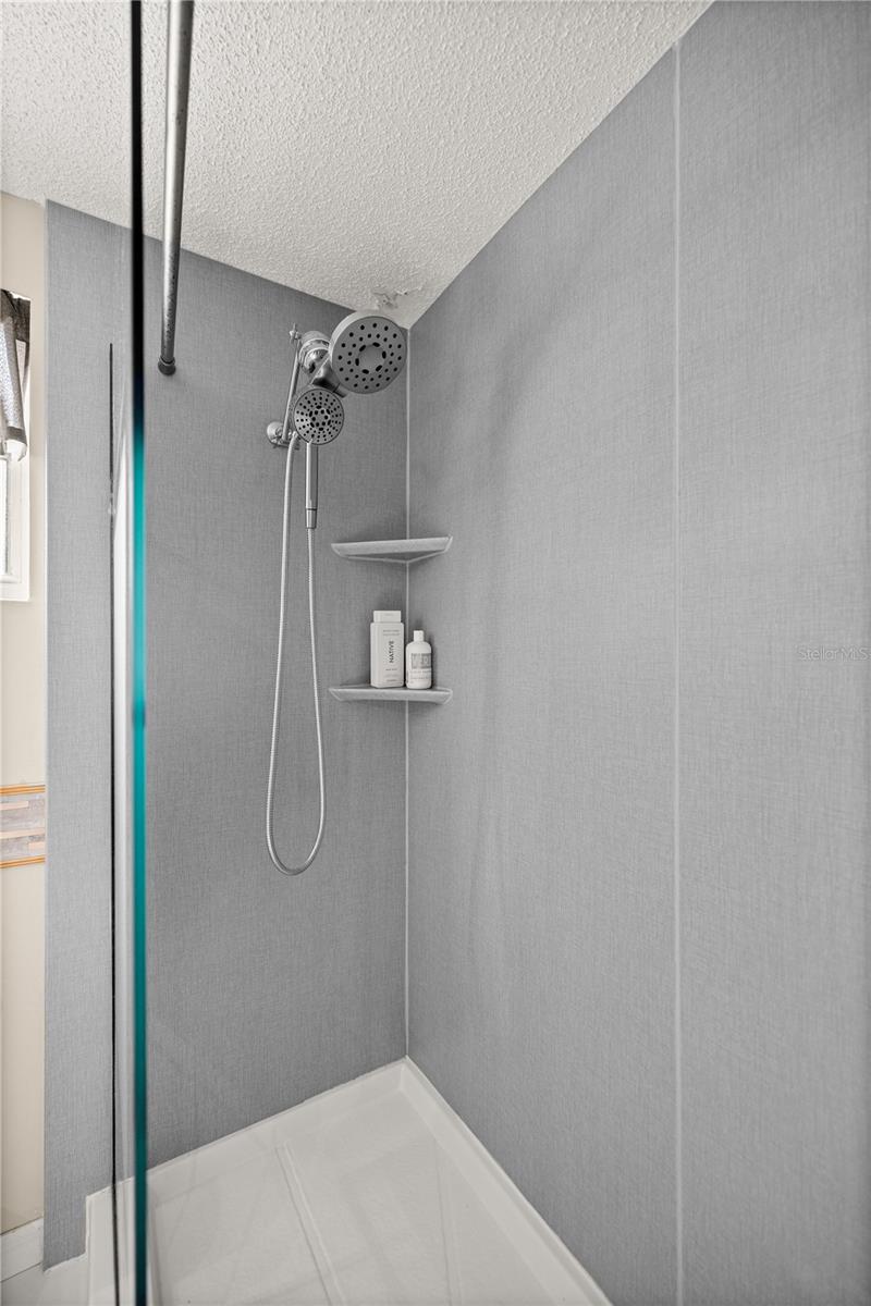 CIRCLE SQUARE WOODS - Residential