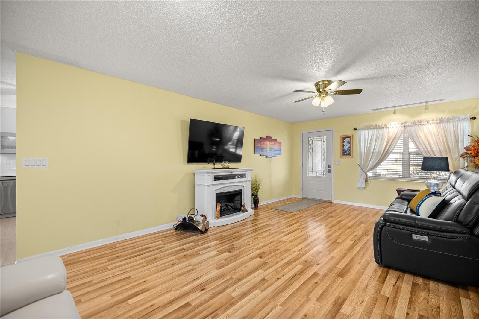 CIRCLE SQUARE WOODS - Residential