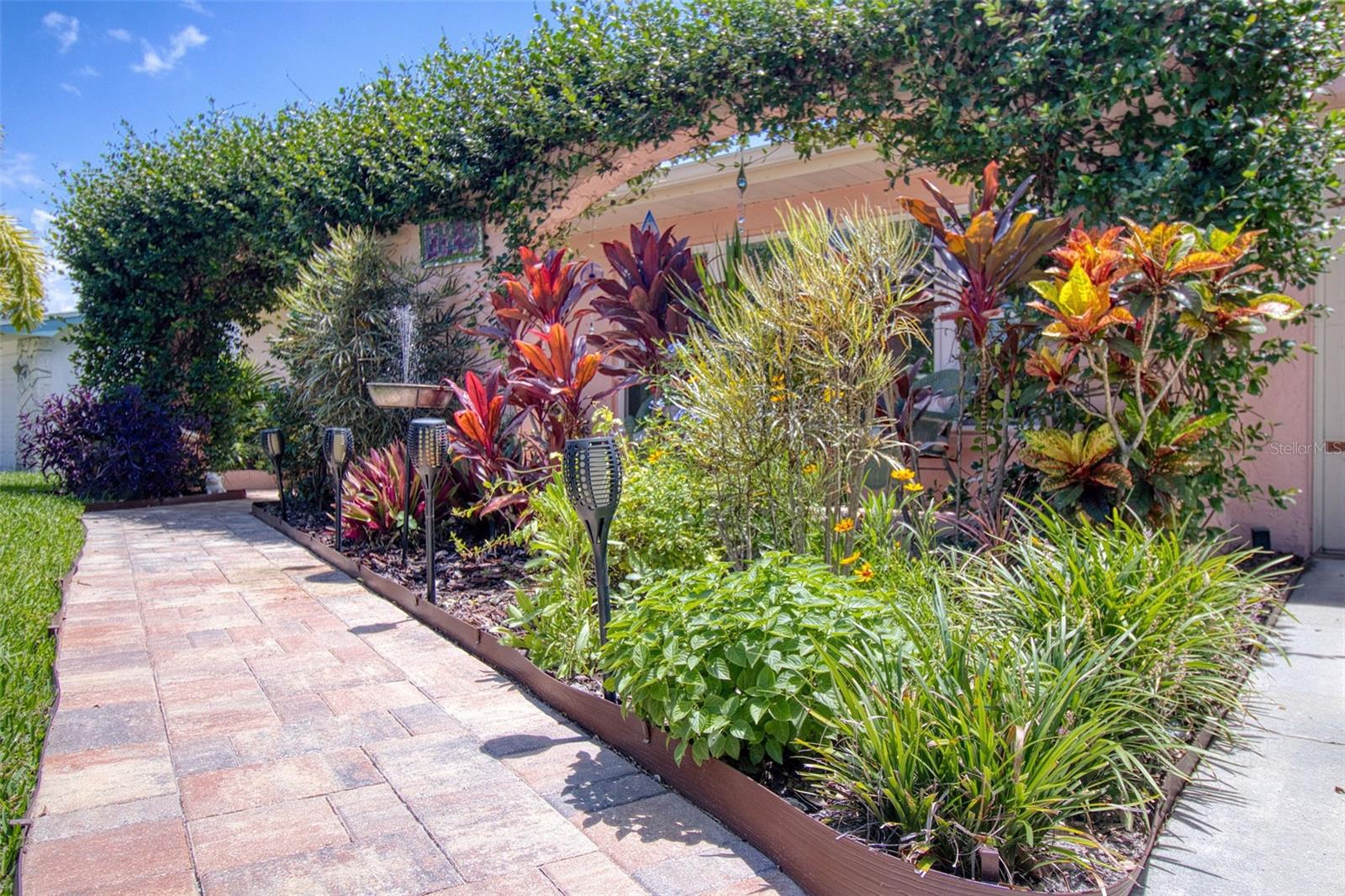1725 HITCHING POST LANE
