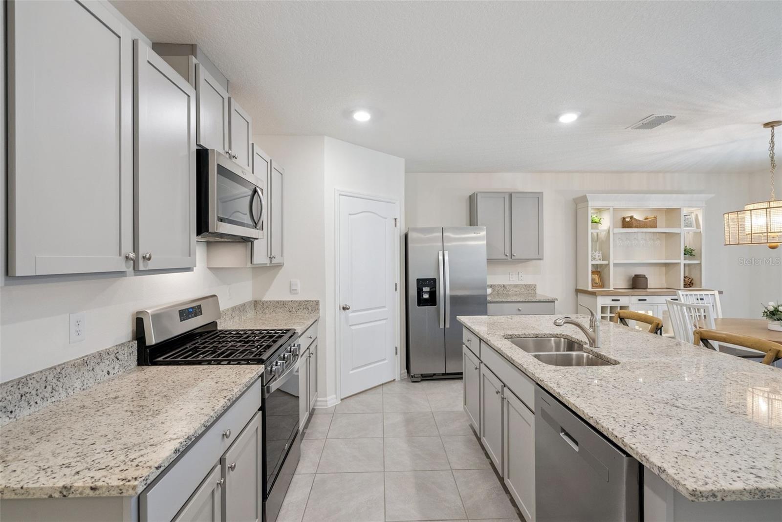 RIVIERA BELLA UN 9C - Residential