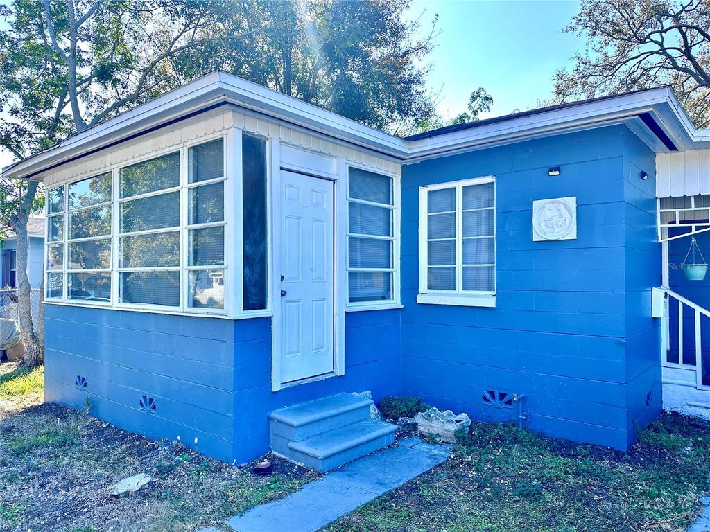 Photo of 762 Paris Avenue S, St Petersburg, FL 33701 (MLS # TB8453771)