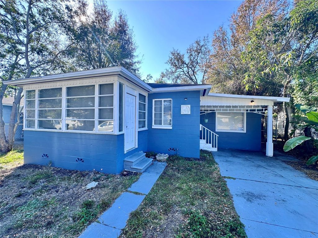 Photo of 762 Paris Avenue S, St Petersburg, FL 33701 (MLS # TB8453771)