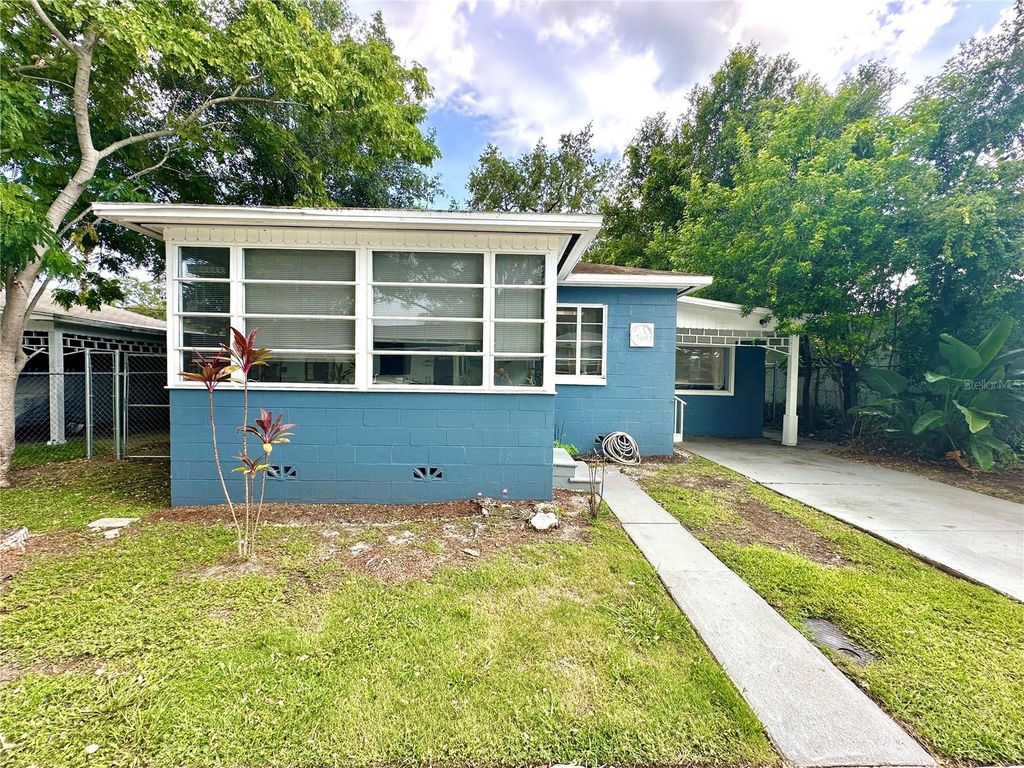 Photo of 762 Paris Avenue S, St Petersburg, FL 33701 (MLS # TB8453771)